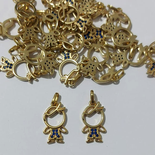 PINGENTE NO BRUTO PRONTO PARA O BANHO - PINGENTE MENINO COM MICROS ZIRCÔNIAS AZUIS 18MM - PESO TOTAL 0,9GR - BRU30043
