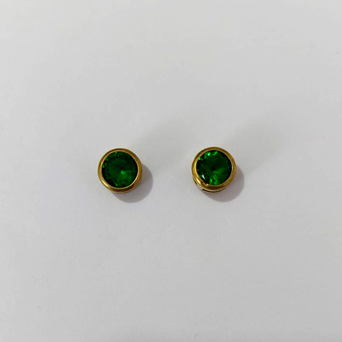 BRINCO NO BRUTO PRONTO PARA O BANHO - BRINCO DE PINO COM ZIRCÔNIA VERDE 7MM (BX00513C1) - COMPOSIÇÃO: LATÃO - PESO TOTAL 1,2GR - BRU24951