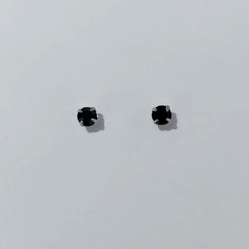 BRINCO EM AÇO INOXIDÁVEL - BRINCO AÇO INOX STRASS PRETO 4MM (BRI0155/7) - COMPOSIÇÃO: AÇO INOXIDÁVEL - AÇO3010