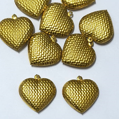 ACESSÓRIO NO BRUTO PRONTO PARA O BANHO - (3.3874) PINGENTE CORAÇÃO DUPLO 35MM - PESO TOTAL 5,1GR - COMPOSIÇÃO: 100% LATÃO - BRU0003801