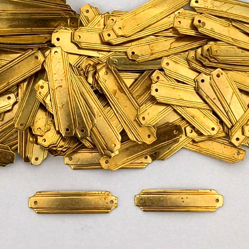 ACESSÓRIO NO BRUTO PRONTO PARA O BANHO - (V2843) PLACA PARA GRAVAÇÃO 23MM - PESO TOTAL 0,4GR - COMPOSIÇÃO: 100% LATÃO - BRU0003807