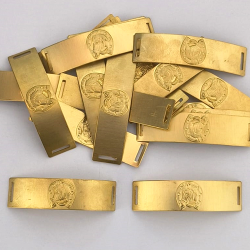 ACESSÓRIO NO BRUTO PRONTO PARA O BANHO - (3.2977) PLACA COM CAVALO E FERRADURA 50MM - PESO TOTAL 2,6GR - COMPOSIÇÃO: 100% LATÃO - BRU0003809