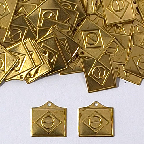 ACESSÓRIO NO BRUTO PRONTO PARA O BANHO - (E3639) MEDALHA BANDEIRA DO BRASIL 15MM - PESO TOTAL 0,4GR - COMPOSIÇÃO: 100% LATÃO - BRU0003818