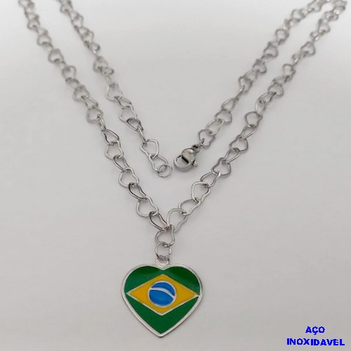 GARGANTILHA EM AÇO INOXIDAVEL COM PINGENTE BANDEIRA DO " BRASIL " RESINADA EM FORMA DE CORAÇÃO DE 20MM(2CM "( TAMANHO 50CM)" AÇO3054