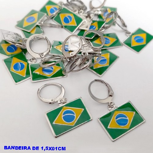 BRINCO EM AÇO INOXIDAVEL(CX169) COM BANDEIRA DO "BRASIL"ARGOLINHA DE PRESÃO(TRANQUETA) PINGENTE DE 1,5X1CM - AÇO3055