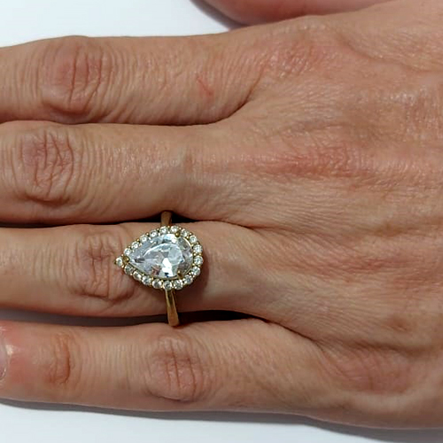 ANEL NO BRUTO PRONTO PARA O BANHO - ANEL CRAVEJADO EM MICROS ZIRCÔNIAS E PEDRA EM ZIRCÔNIA GOTA - PESO MÉDIO: 1,2GR - COMPOSIÇÃO: LATÃO / ZIRCÔNIA - ANEL000555