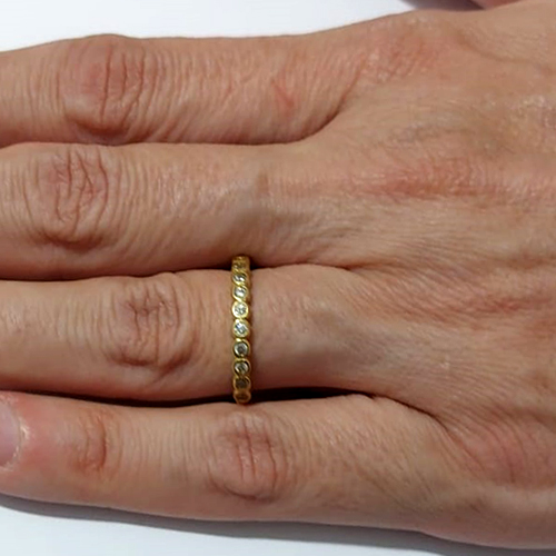 ANEL NO BRUTO PRONTO PARA O BANHO - ANEL CRAVEJADO EM MICROS ZIRCÔNIAS - PESO MÉDIO: 0,6GR - COMPOSIÇÃO: LATÃO / ZIRCÔNIA - ANEL000557