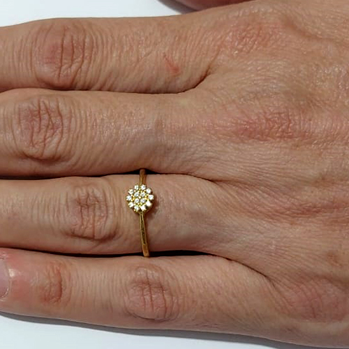 ANEL NO BRUTO PRONTO PARA O BANHO - ANEL CRAVEJADO EM MICROS ZIRCÔNIAS - PESO MÉDIO: 0,8GR - COMPOSIÇÃO: LATÃO / ZIRCÔNIA - ANEL000558