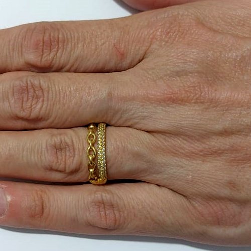 ANEL NO BRUTO PRONTO PARA O BANHO - ANEL CRAVEJADO EM MICROS ZIRCÔNIAS E DETALHE EM CORRENTE - PESO MÉDIO: 0,8GR - COMPOSIÇÃO: LATÃO / ZIRCÔNIA - ANEL000560