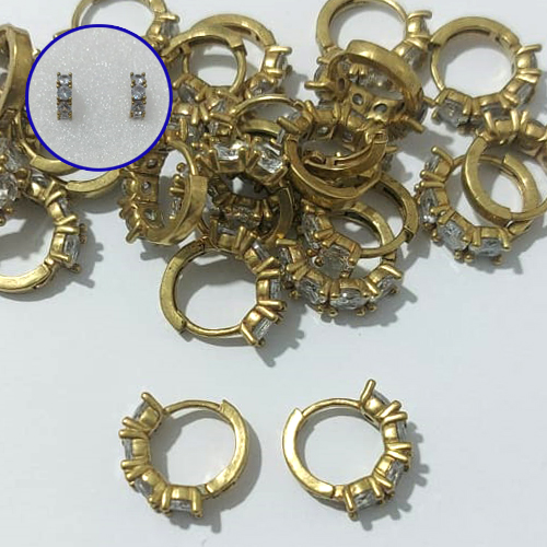 BRINCO NO BRUTO PRONTO BANHO - BRINCO CRAVEJADO COM MICROS ZIRCÔNIAS - ARGOLINHA DE PRESSÃO (TRANQUETA) TAMANHO 5X16MM - PESO TOTAL 2,5GR - BRU25067