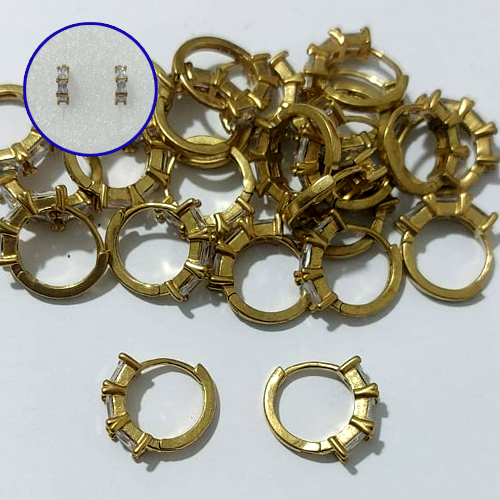 BRINCO NO BRUTO PRONTO BANHO - BRINCO CRAVEJADO COM MICROS ZIRCÔNIAS - ARGOLINHA DE PRESSÃO (TRANQUETA) TAMANHO 4X15MM - PESO TOTAL 2,2GR - BRU25069