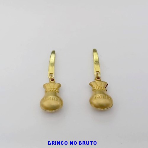 BRINCO NO BRUTO PRONTO PARA O BANHO (CX170)BRINCO COM PINGENTE SACO DA FORTUNA) (PESO TOTAL 3GR) BRU25109