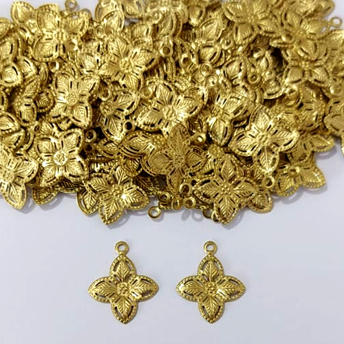 DUPLICADO - ACESSÓRIO NO BRUTO PRONTO PARA O BANHO - (V4055) ACESSÓRIO FLOR COM DUAS ARGOLINHAS 15MM - PESO TOTAL 0,5GR - COMPOSIÇÃO: 100% LATÃO - BRU0003836