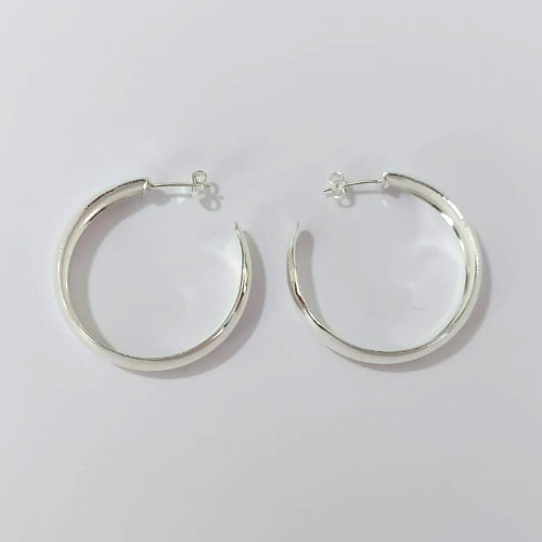 BRINCO FOLHEADO A PRATA COM 50 MILÉSIMOS + VERNIZ DIAMOND - BRINCOS DE ARGOLA LISA 8X41MM - PRA878