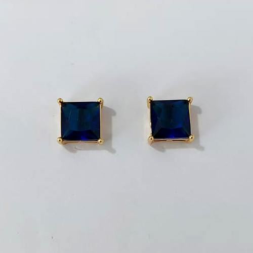 BRINCO FOLHEADO A OURO - BANHADO COM 5 MILÉSIMOS + VERNIZ DIAMOND - BRINCO DE PINO COM ZIRCÔNIA QUADRADA AZUL ESCURO 12MM OURO1278