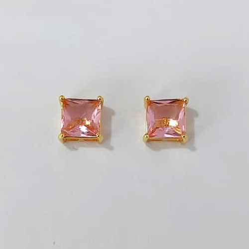 BRINCO FOLHEADO A OURO - BANHADO COM 5 MILÉSIMOS + VERNIZ DIAMOND - BRINCO DE PINO COM ZIRCÔNIA QUADRADA ROSA 12MM OURO1281