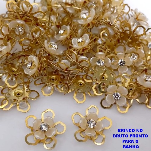 BRINCO NO BRUTO PRONTO PARA O BANHO(CX172)BRINCO COM FLOR SIMPLES DELICADO/COM UMA PEDRA DE ZIRCONIA E PEROLAS / PESO 1,7GR / TAMANHO 2CM / BRU25214