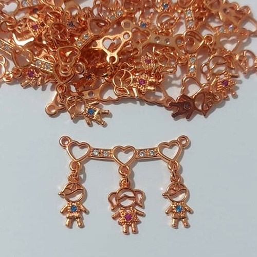 ACESSÓRIO NO BRUTO PRONTO PARA O BANHO - (MAD).(CX.54) CANGA 2 MENINOS E 1 MENINA COM ZIRCÔNIA 20X28MM - PESO TOTAL 1,7GR - BRU0003852