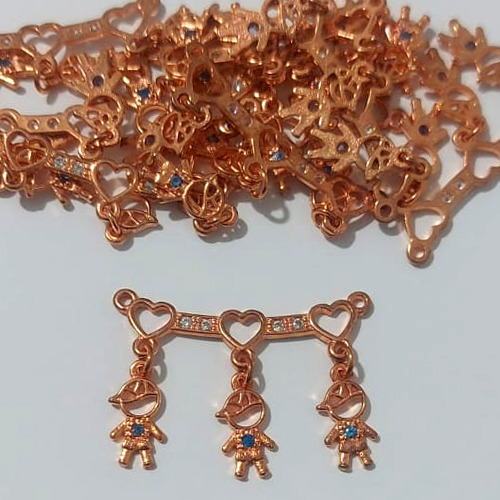 ACESSÓRIO NO BRUTO PRONTO PARA O BANHO - (MAD) . (cx.54) CANGA 3 MENINOS COM ZIRCÔNIA 20X28MM - PESO TOTAL 1,7GR - BRU0003854