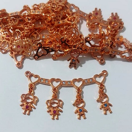 ACESSÓRIO NO BRUTO PRONTO PARA O BANHO(MAD) (CX.54) - CANGA 2 MENINAS E 2 MENINOS COM ZIRCÔNIA 20X40MM - PESO TOTAL 2,6GR - BRU0003859