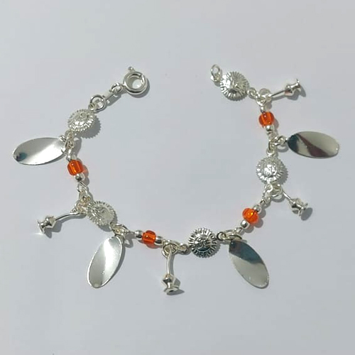 PULSEIRA FOLHEADA A PRATA COM 50 MILÉSIMOS + VERNIZ DIAMOND - PULSEIRA INFANTIL 13CM COM SOL E PENDURICALHOS - PRA890