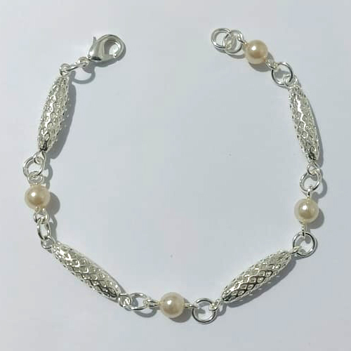PULSEIRA FOLHEADA A PRATA COM 50 MILÉSIMOS + VERNIZ DIAMOND - PULSEIRA 18CM COM PÉROLAS - PRA891
