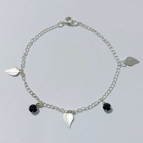 PULSEIRA FOLHEADA A PRATA COM 50 MILÉSIMOS + VERNIZ DIAMOND - PULSEIRA 20CM COM FOLHAS E ZIRCÔNIAS NEGRAS - PRA895