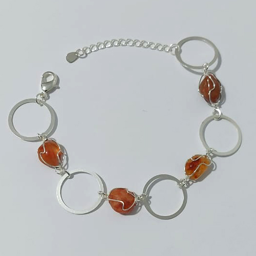 PULSEIRA FOLHEADA A PRATA COM 50 MILÉSIMOS + VERNIZ DIAMOND - PULSEIRA 17CM + EXTENSOR COM ELEMENTOS VAZADOS E PEDRAS NATURAIS - PRA898