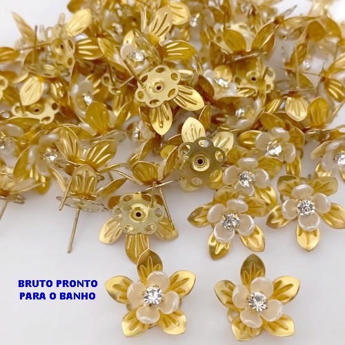 BRINCO NO BRUTO PRONTO PARA O BANHO(117)-BRINCO TODO TRABALHADO EM LATÃO/VIDRO E ZIRCONIA - TAMANHO 19MM / PESO 2.5GR - BRU25256