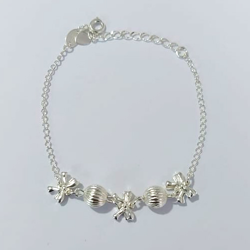 PULSEIRA FOLHEADA A PRATA COM 50 MILÉSIMOS + VERNIZ DIAMOND - PULSEIRA 18CM + EXTENSOR COM ESFERAS E LACINHOS - PRA925
