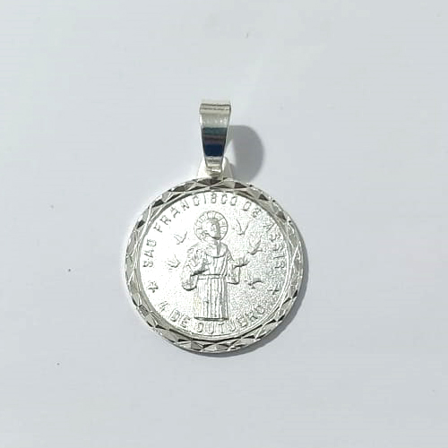 PINGENTE FOLHEADO A PRATA COM 50 MILÉSIMOS + VERNIZ DIAMOND - PINGENTE MEDALHA SÃO FRANCISCO DE ASSIS 23MM - PRA964