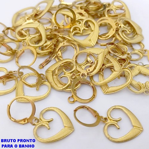 BRINCO NO BRUTO PRONTO PARA BANHO (CX177) (100% LATÃO) - BRINCO DE ARGOLINHA DE PRESSÃO(TRANQUETA) CORAÇÃO VASADO DE 18MM - PESO TOTAL 2.1GR - BRU25425