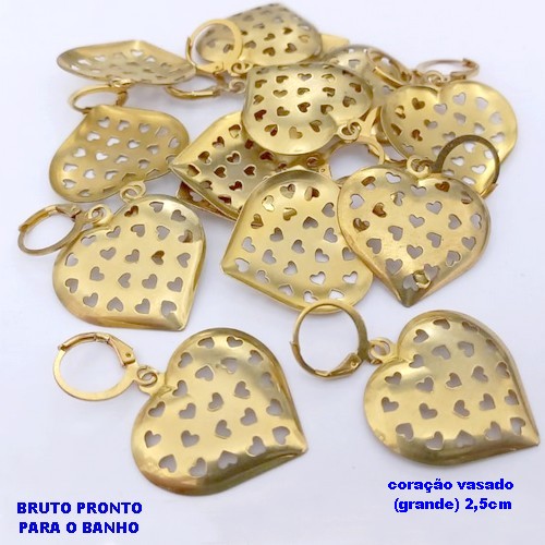 BRINCO NO BRUTO PRONTO PARA BANHO (CX178) (100% LATÃO) -BRINCO COM ARGOLINHA DE PRESSÃO(TRANQUETA) COM CORAÇÃO VASADO DE 2,5CM - PESO TOTAL 3.6GR - BRU25439