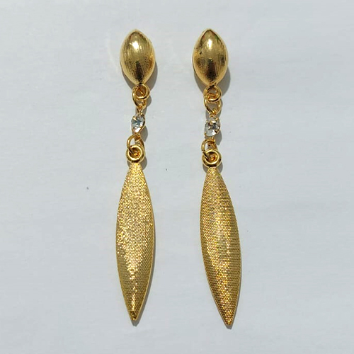 BRINCO FOLHEADO A OURO - BANHADO COM 5 MILÉSIMOS + VERNIZ DIAMOND - BRINCO DE PINO BASE E PINGENTE OVAL E PEDRA EM ZIRCÔNIA 63MM - OURO1301