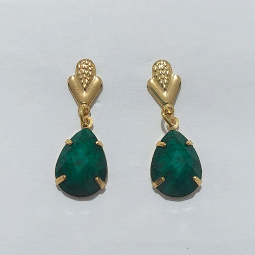 BRINCO FOLHEADO A OURO - BANHADO COM 5 MILÉSIMOS + VERNIZ DIAMOND - BRINCO DE PINO COM PINGENTE ZIRCÔNIA GOTA VERDE 15MM - OURO1307
