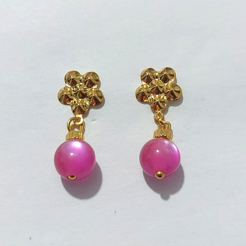 BRINCO FOLHEADO A OURO - BANHADO COM 5 MILÉSIMOS + VERNIZ DIAMOND - BRINCO DE PINO BASE FLOR E PINGENTE EM ACRÍLICO ROSA 25MM - OURO1312