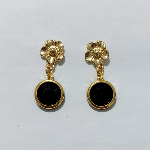 BRINCO FOLHEADO A OURO - BANHADO COM 5 MILÉSIMOS + VERNIZ DIAMOND - BRINCO DE PINO BASE FLOR E PINGENTE EM PEDRA EM ZIRCÔNIA NEGRA REDONDA 10MM - OURO1321