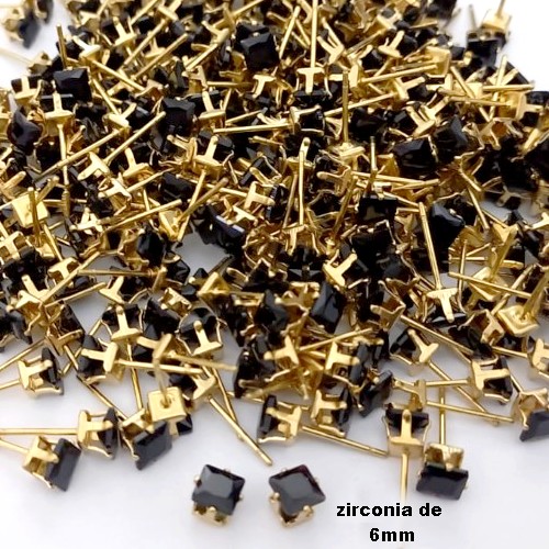 BRINCO NO BRUTO PRONTO PARA O BANHO(pote)- BRINCO DE PINO COM PEDRA DE ZIRCONIA DE 5.5MM QUADRADA - TAMANHO 5.5MM - PESO TOTAL 0,4GR - BRU25578