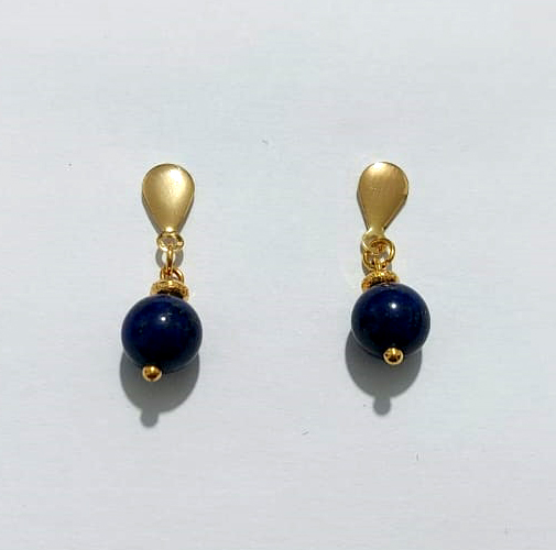 BRINCO FOLHEADO A OURO - BANHADO COM 5 MILÉSIMOS + VERNIZ DIAMOND - BRINCO DE PINO BASE GOTA E PEDRA NATURAL ROXA 6MM - OURO1240