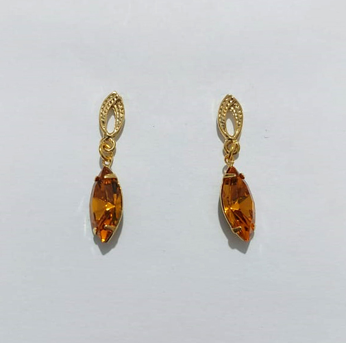 BRINCO FOLHEADO A OURO - BANHADO COM 5 MILÉSIMOS + VERNIZ DIAMOND - BRINCO DE PINO BASE VAZADA E ZIRCÔNIA OVAL 15MM - OURO1354