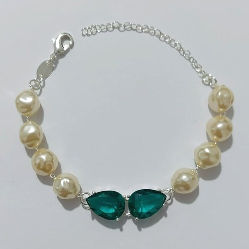 PULSEIRA FOLHEADA A PRATA COM 50 MILÉSIMOS + VERNIZ DIAMOND - PULSEIRA COM PÉROLAS E ZIRCÔNIAS VERDES - TAMANHO: 15CM + EXTENSOR - PRA1001