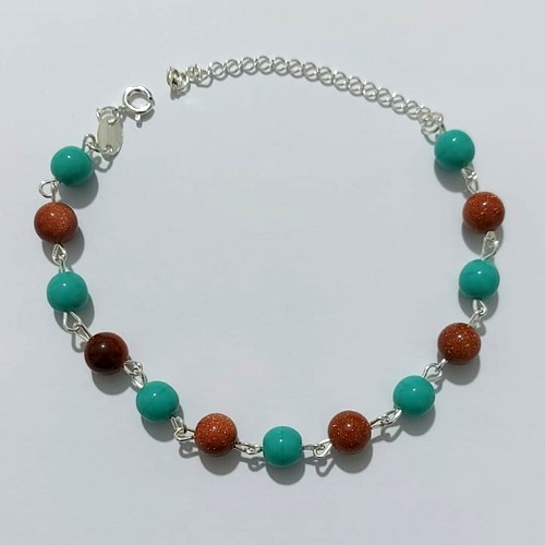 PULSEIRA FOLHEADA A PRATA COM 50 MILÉSIMOS + VERNIZ DIAMOND - PULSEIRA COM ESFERAS AZUIS E MARROM - TAMANHO: 19CM + EXTENSOR - PRA1018