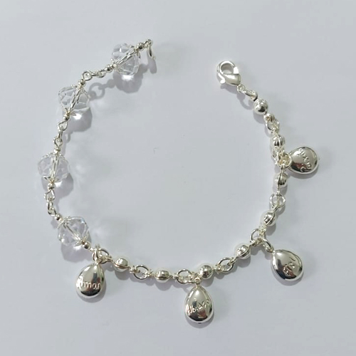 PULSEIRA FOLHEADA A PRATA COM 50 MILÉSIMOS + VERNIZ DIAMOND - PULSEIRA COM ACRÍLICOS E PINGENTES GOTAS COM PALAVRAS - TAMANHO: 19CM - PRA1022