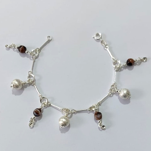 PULSEIRA FOLHEADA A PRATA COM 50 MILÉSIMOS + VERNIZ DIAMOND - PULSEIRA COM PENDURICALHOS - TAMANHO: 17CM - PRA1030