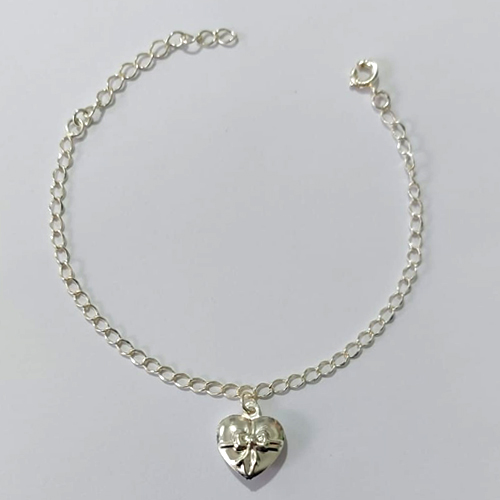 PULSEIRA FOLHEADA A PRATA COM 50 MILÉSIMOS + VERNIZ DIAMOND - PULSEIRA COM PINGENTE CORAÇÃO - TAMANHO: 17CM - EXTENSOR- PRA1033