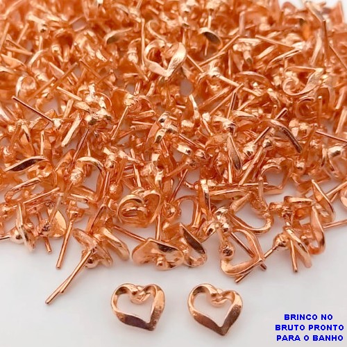 BRINCO NO BRUTO PRONTO PARA O BANHO(CX183) - (CRIS) BRINCO DE PINO CORAÇÃO DE 10MM - PESO TOTAL 0,7GR - BRU25696