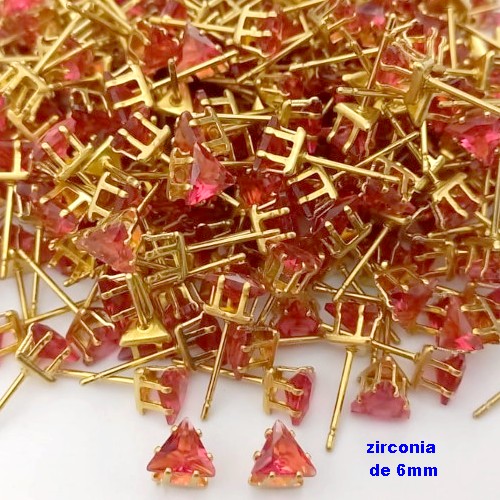 BRINCO NO BRUTO PRONTO PARA O BANHO(pote)- BRINCO DE PINO COM PEDRA DE ZIRCONIA DE 6MM TRIANGULO - PESO TOTAL 0,7GR - BRU25709