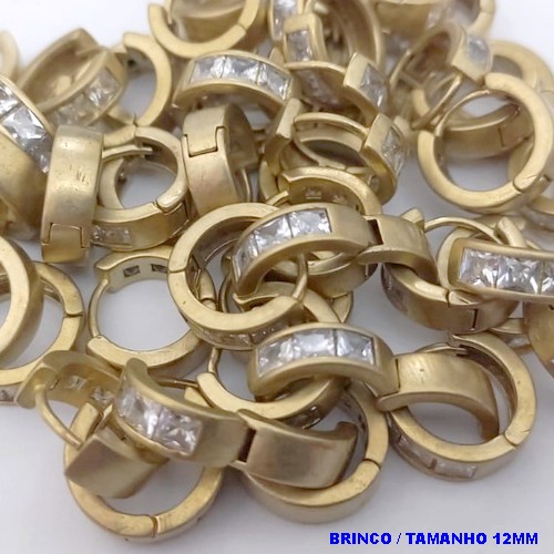 BRINCO NO BRUTO PRONTO PARA O BANHO(CX185)- BRINCO ARGOLINHA DE PRESSÃO(TRANQUETA)CRAVEJADA COM UMA FILEIRA DE MICRO ZIRCONIA - TAMANHO 12MM / PESO TOTAL 2.4GR - BRU25806