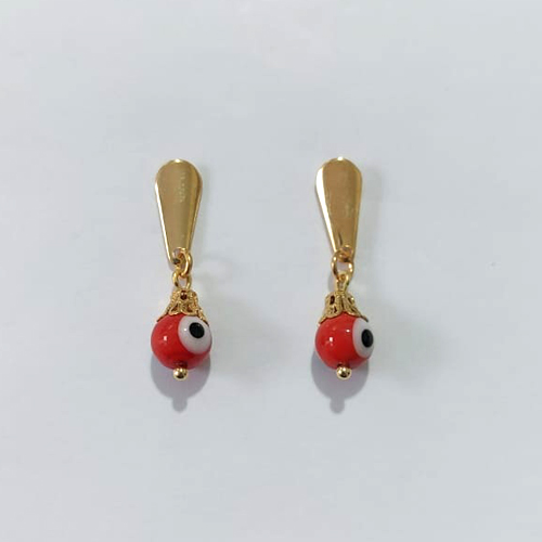 BRINCO FOLHEADO A OURO - BANHADO COM 5 MILÉSIMOS + VERNIZ DIAMOND - BRINCO DE PINO BASE GOTA E OLHO GREGO VERMELHO 8MM - OURO1432