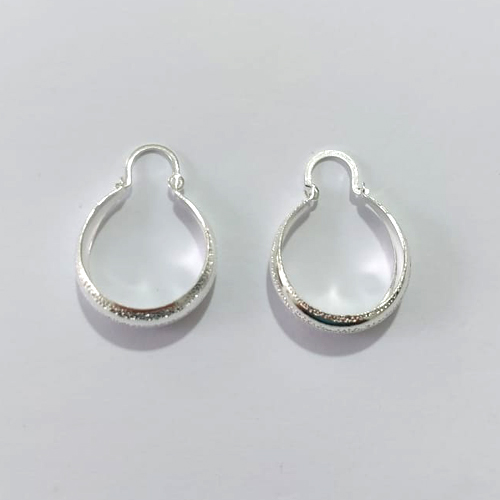 BRINCO FOLHEADO A PRATA COM 50 MILÉSIMOS + VERNIZ DIAMOND - BRINCO DE ARGOLA 20MM - PRA1060